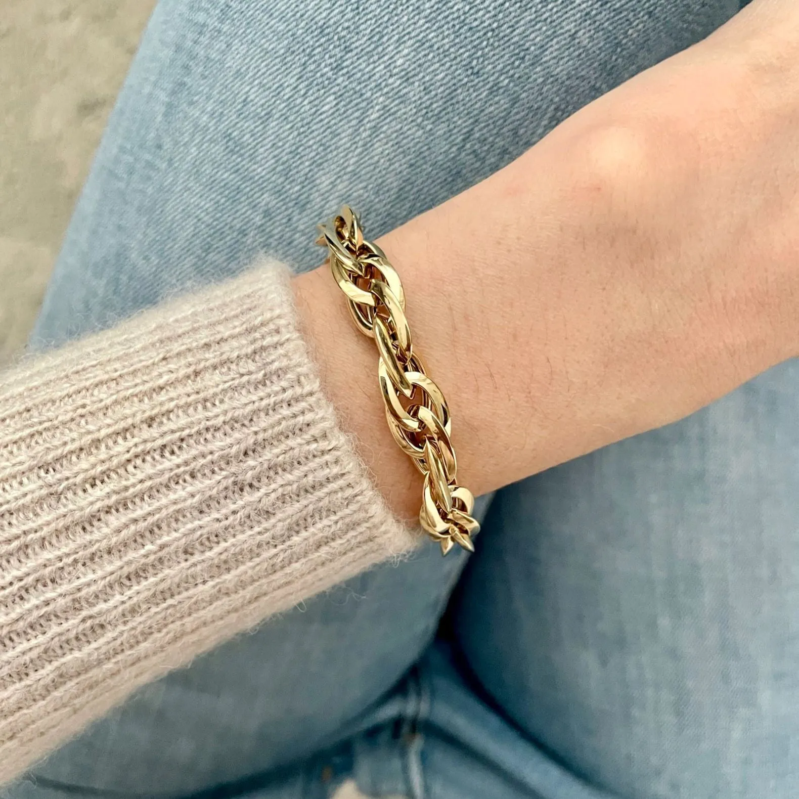 14K Gold Chunky Interlocking Oval Link Bracelet