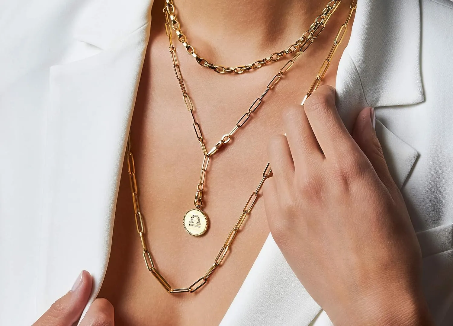 18K DIAMOND ZODIAC MEDALLION PENDANT W. COIN EDGE ON PAPER CLIP CHAIN