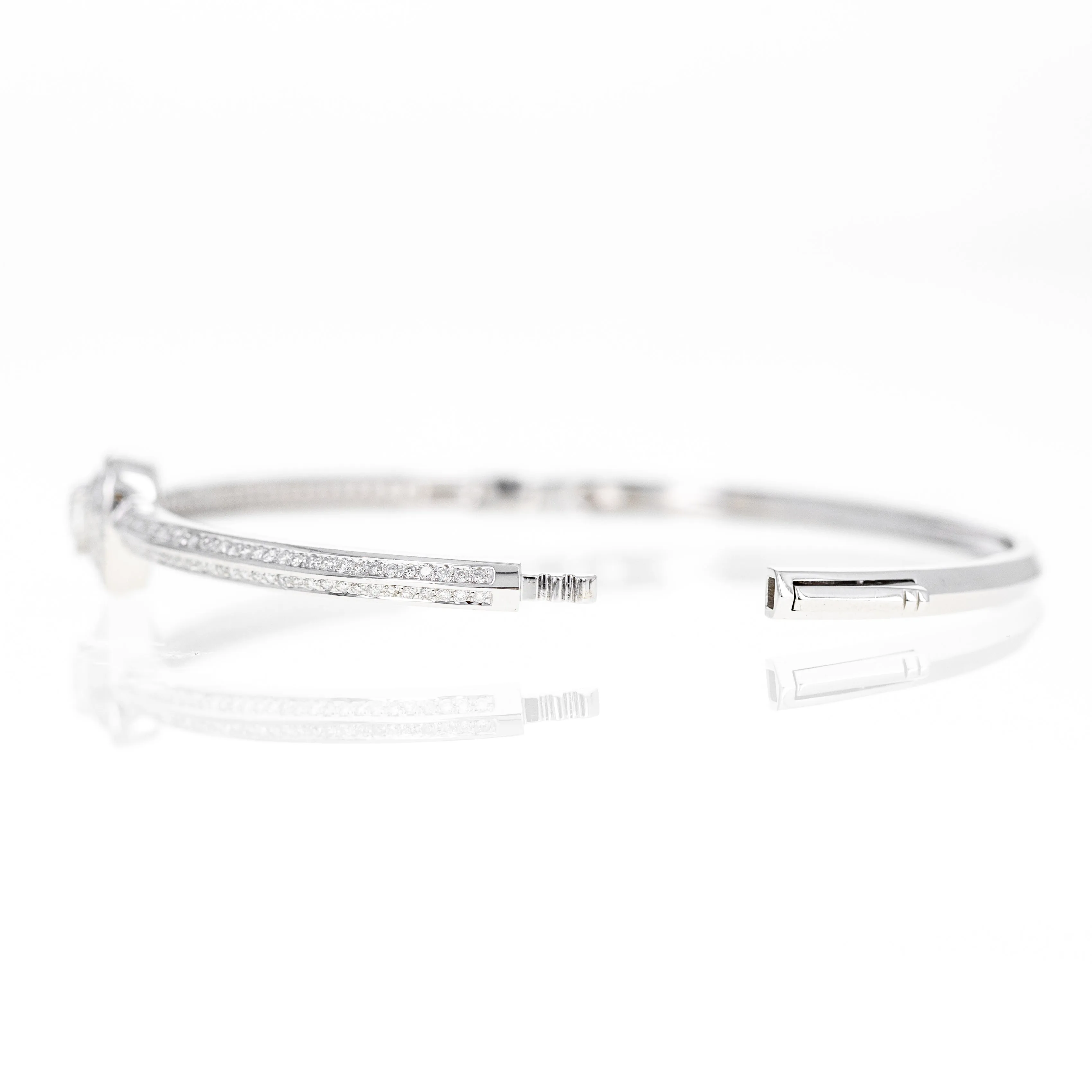 18K White Gold 0.62 Carat Heart Diamond Pave Bangle
