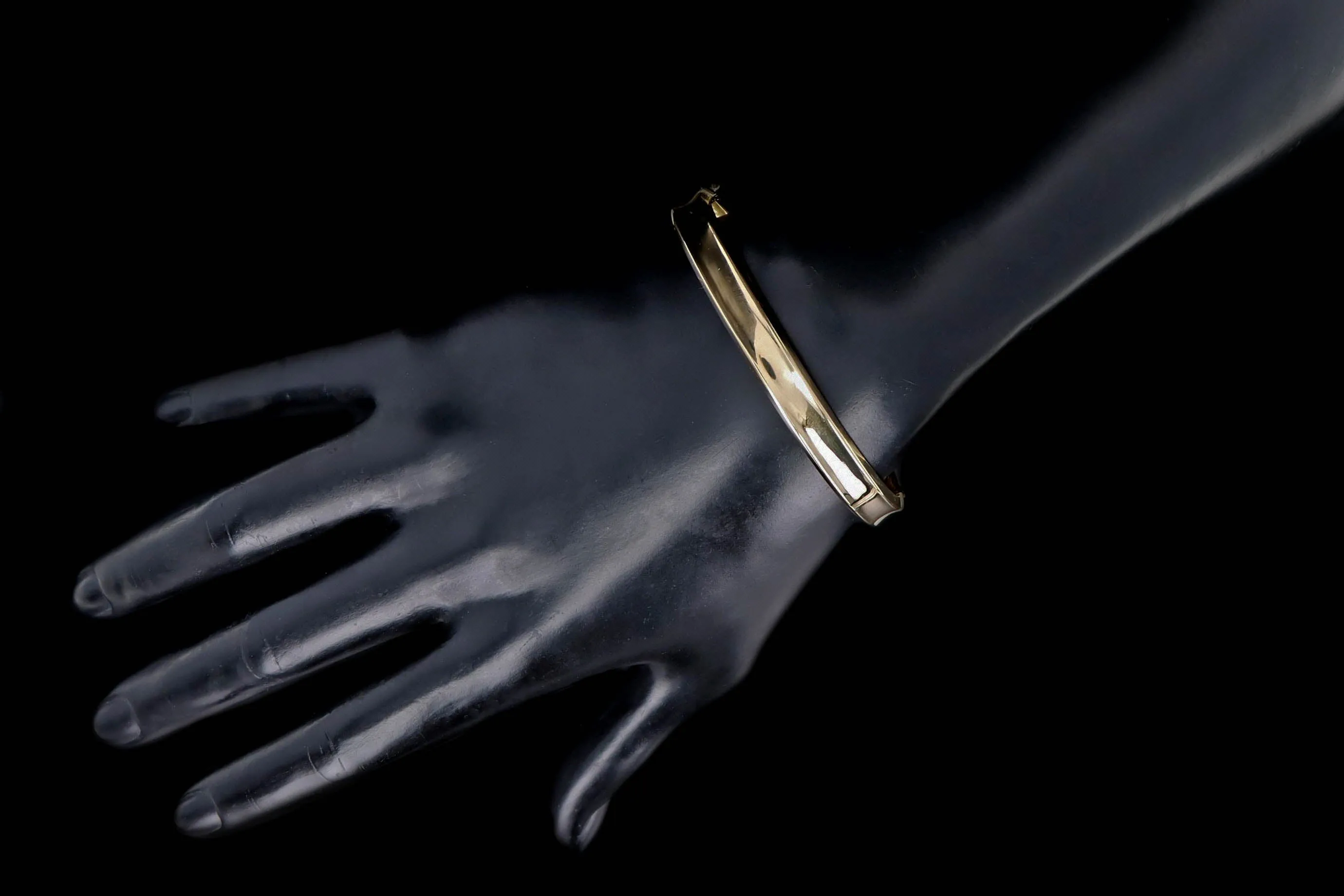 18K Yellow Gold Bangle