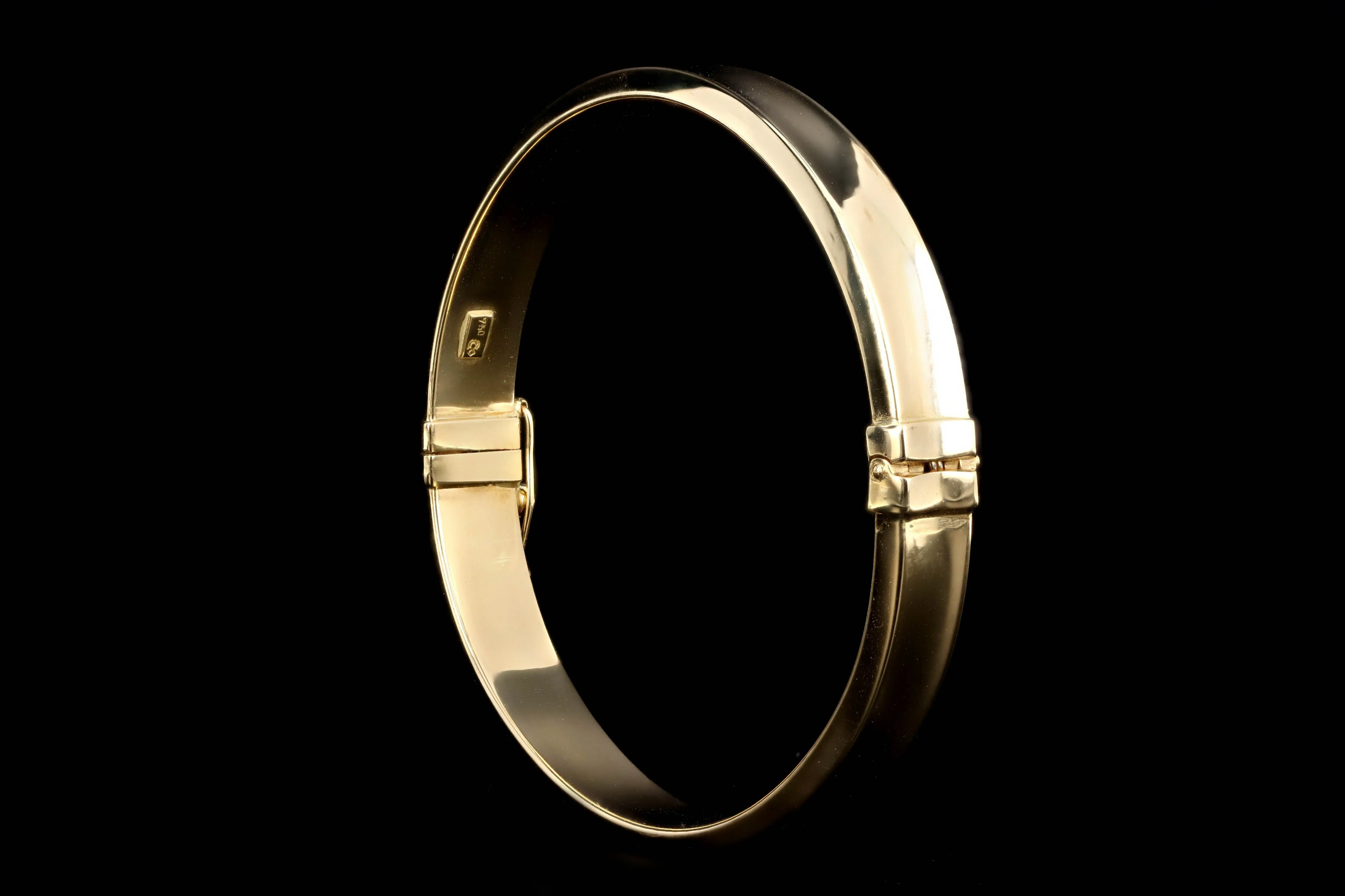 18K Yellow Gold Bangle