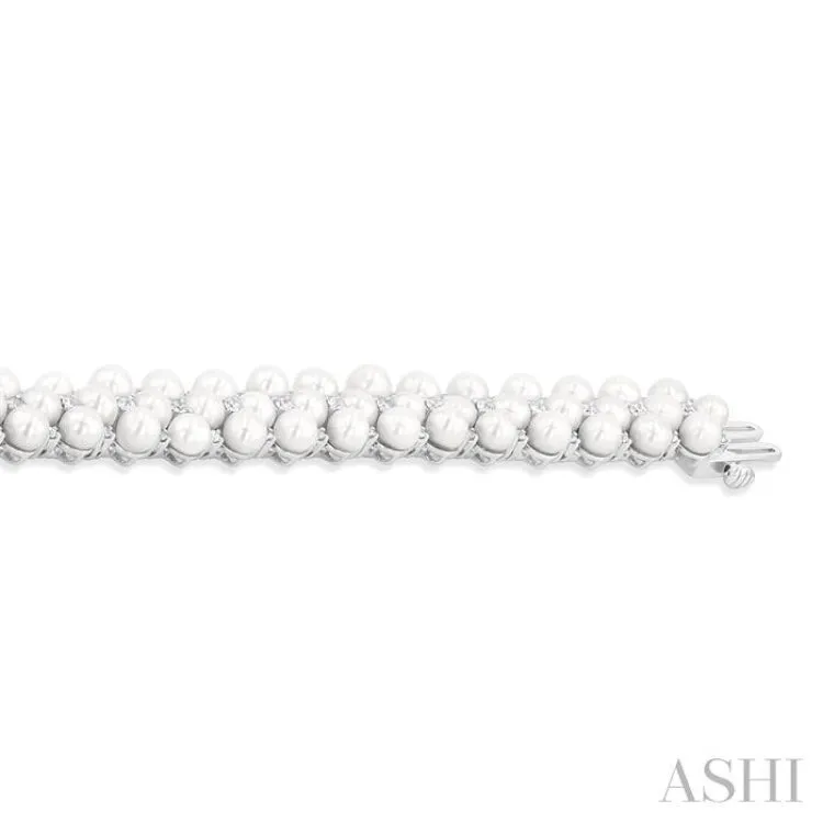 4 MM Interlocked Clover Cultured Pearl and 1 ctw Round Cut Diamond Fashion Bracelet in 14K White Gold