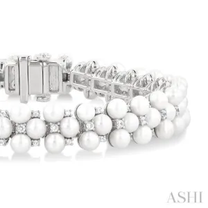 4 MM Interlocked Clover Cultured Pearl and 1 ctw Round Cut Diamond Fashion Bracelet in 14K White Gold