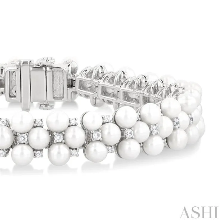 4 MM Interlocked Clover Cultured Pearl and 1 ctw Round Cut Diamond Fashion Bracelet in 14K White Gold