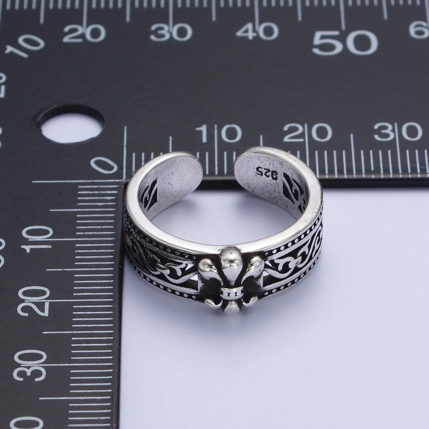Antique Silver King Club Geometric Print Wide Adjustable Silver Band Ring | X-592