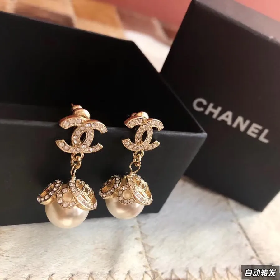 Elegant Pearl Dangle Earrings