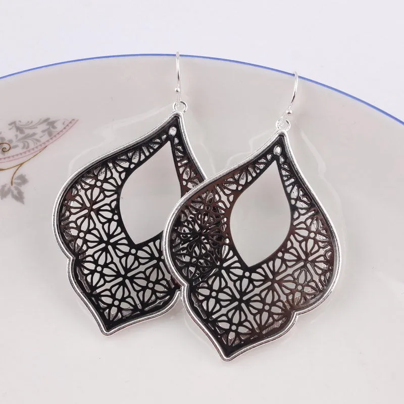 Filigree Thin Metal Bae Earrings