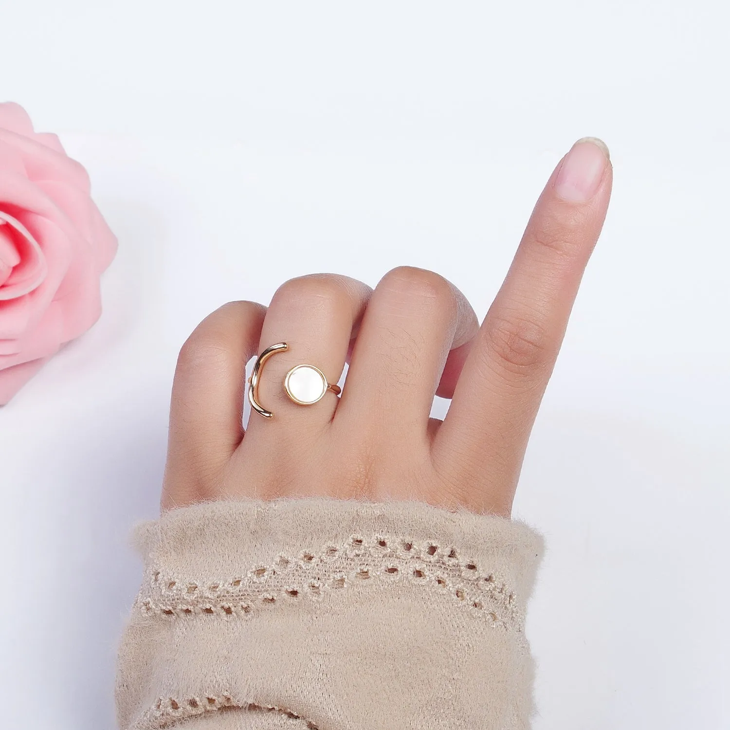 Geometric Crescent Round Shell Pearl Adjustable Gold Ring | Y-546