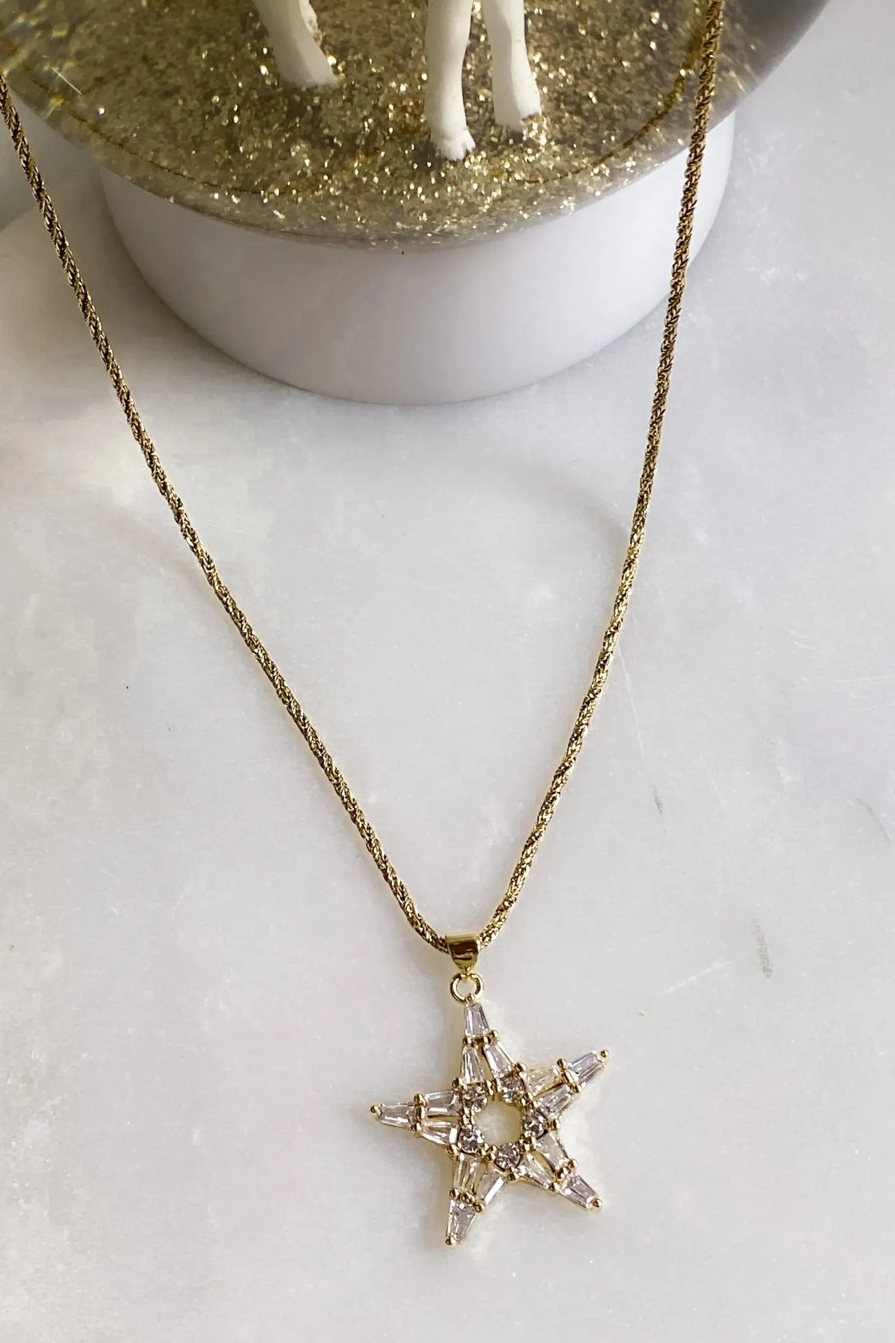 Gold Chain Star pendant necklace