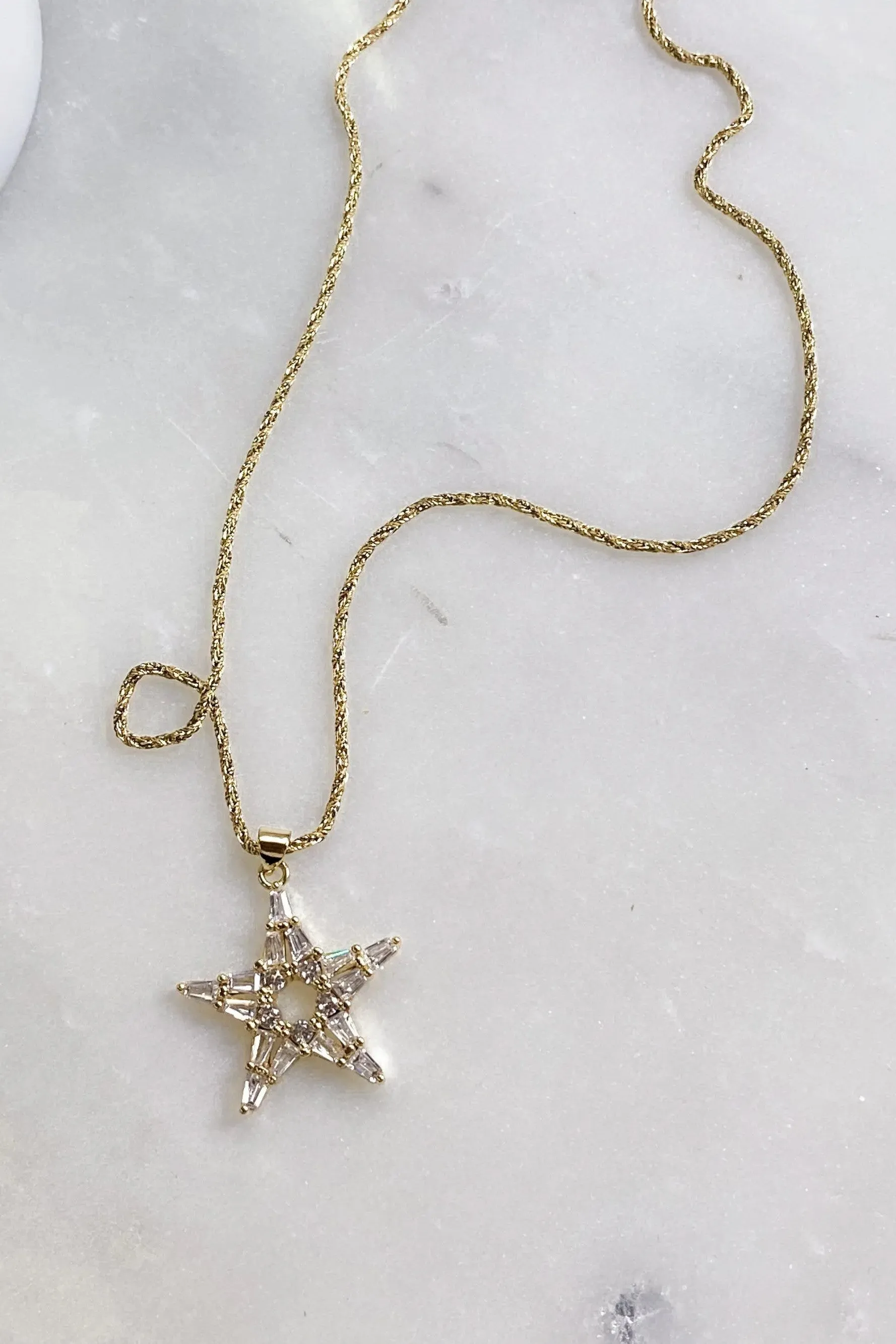 Gold Chain Star pendant necklace