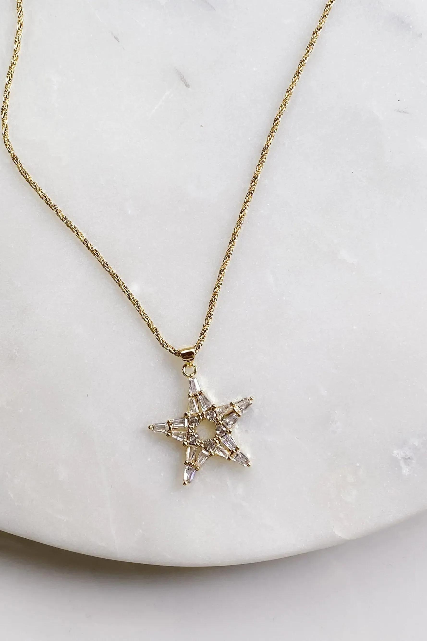 Gold Chain Star pendant necklace