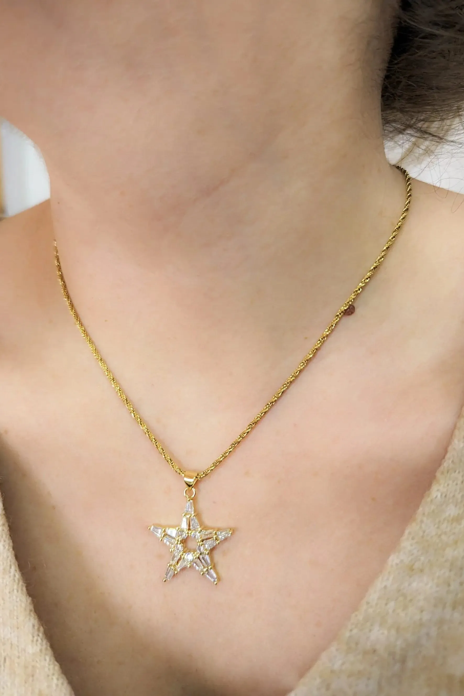 Gold Chain Star pendant necklace