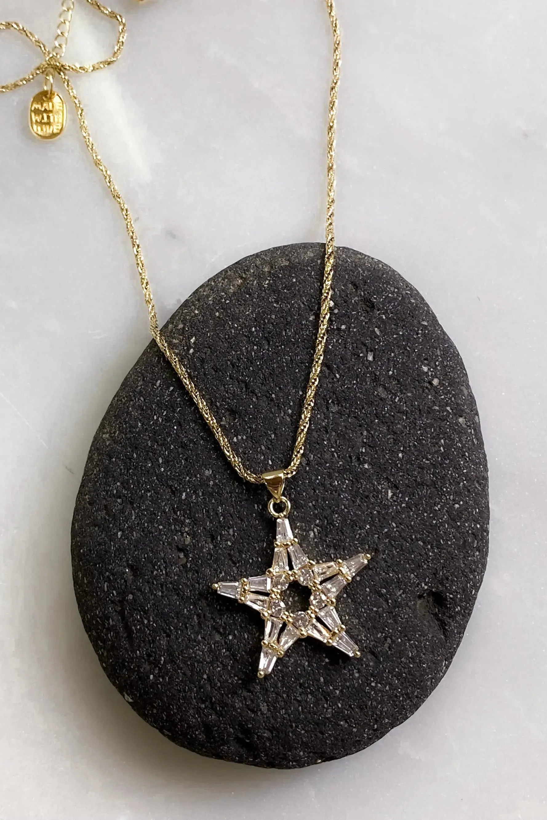 Gold Chain Star pendant necklace