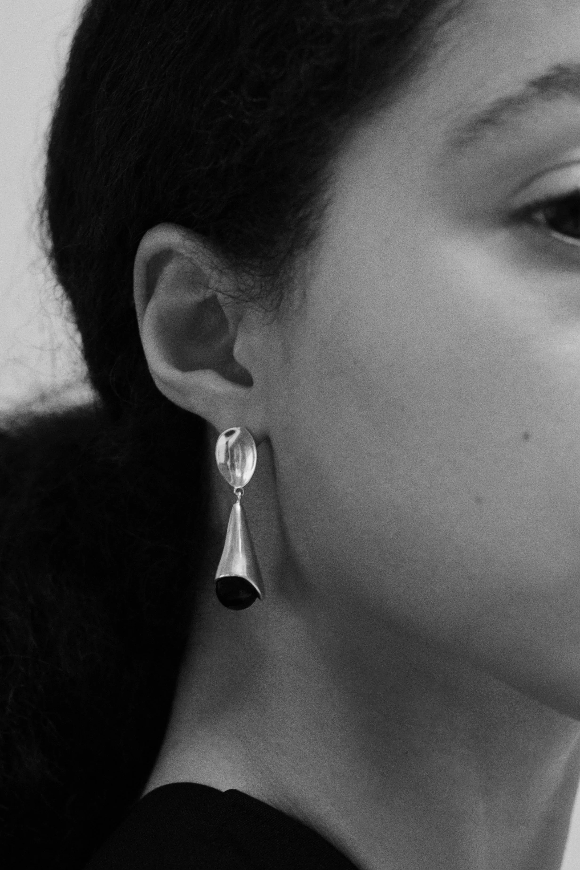 ONYX ANNA EARRINGS