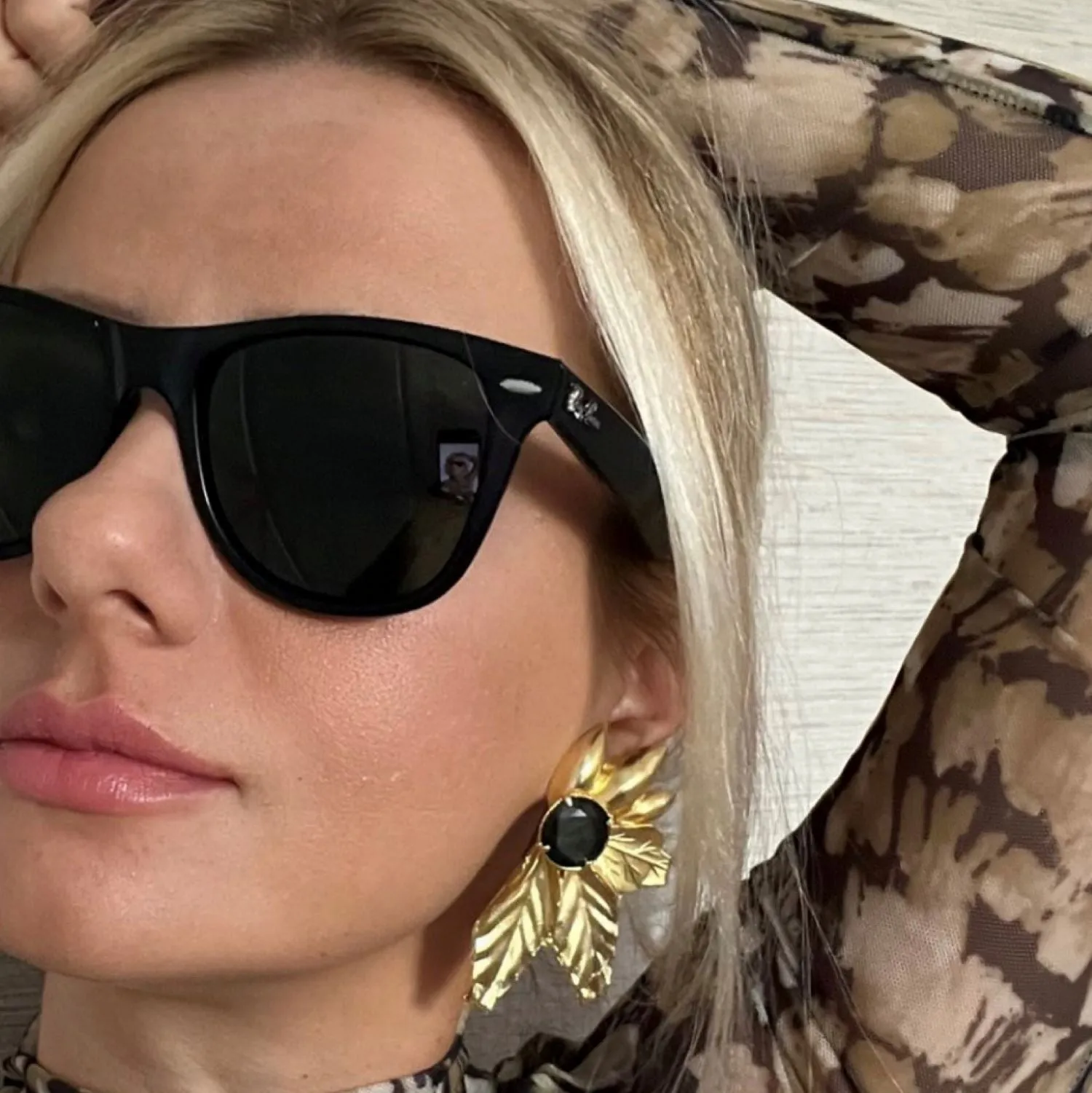 Oscar Black Earrings