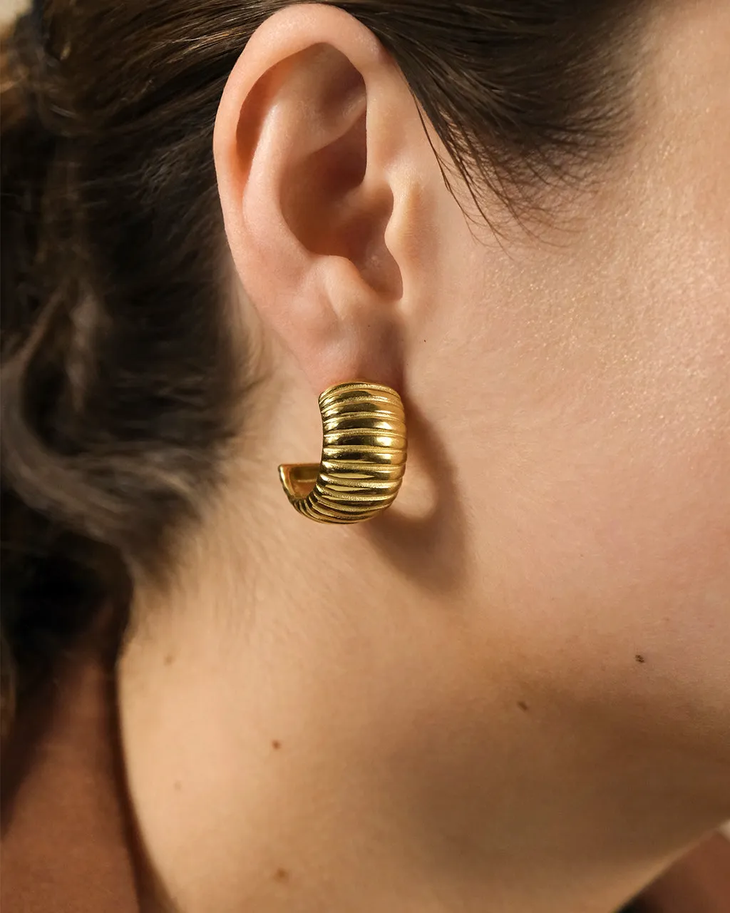 Philippa Ribbed Huggie Hoop Earrings