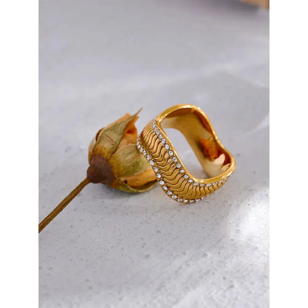 Twisted Elegant Ring