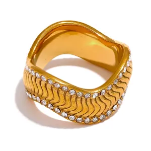 Twisted Elegant Ring