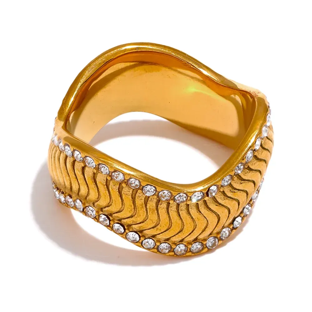 Twisted Elegant Ring
