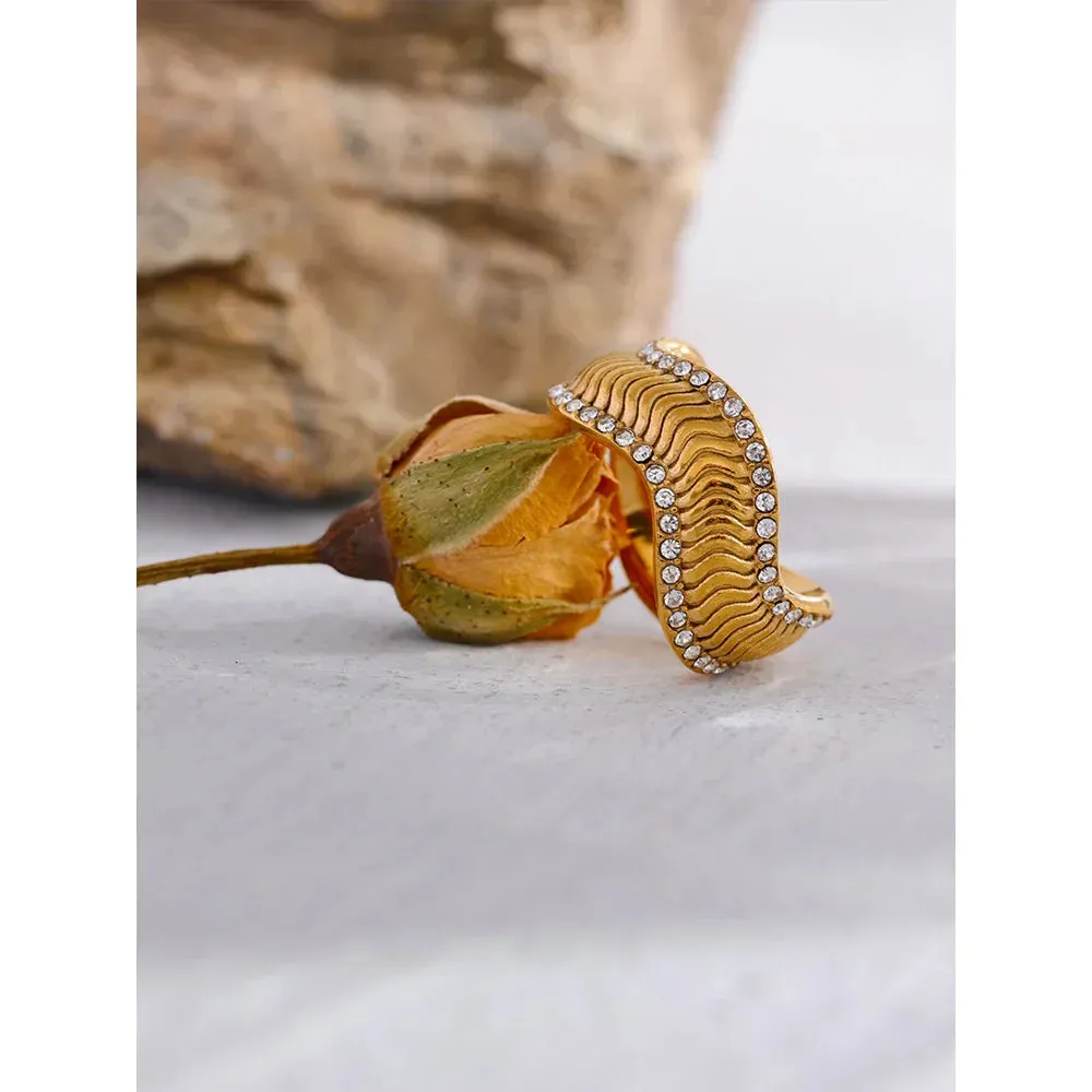 Twisted Elegant Ring