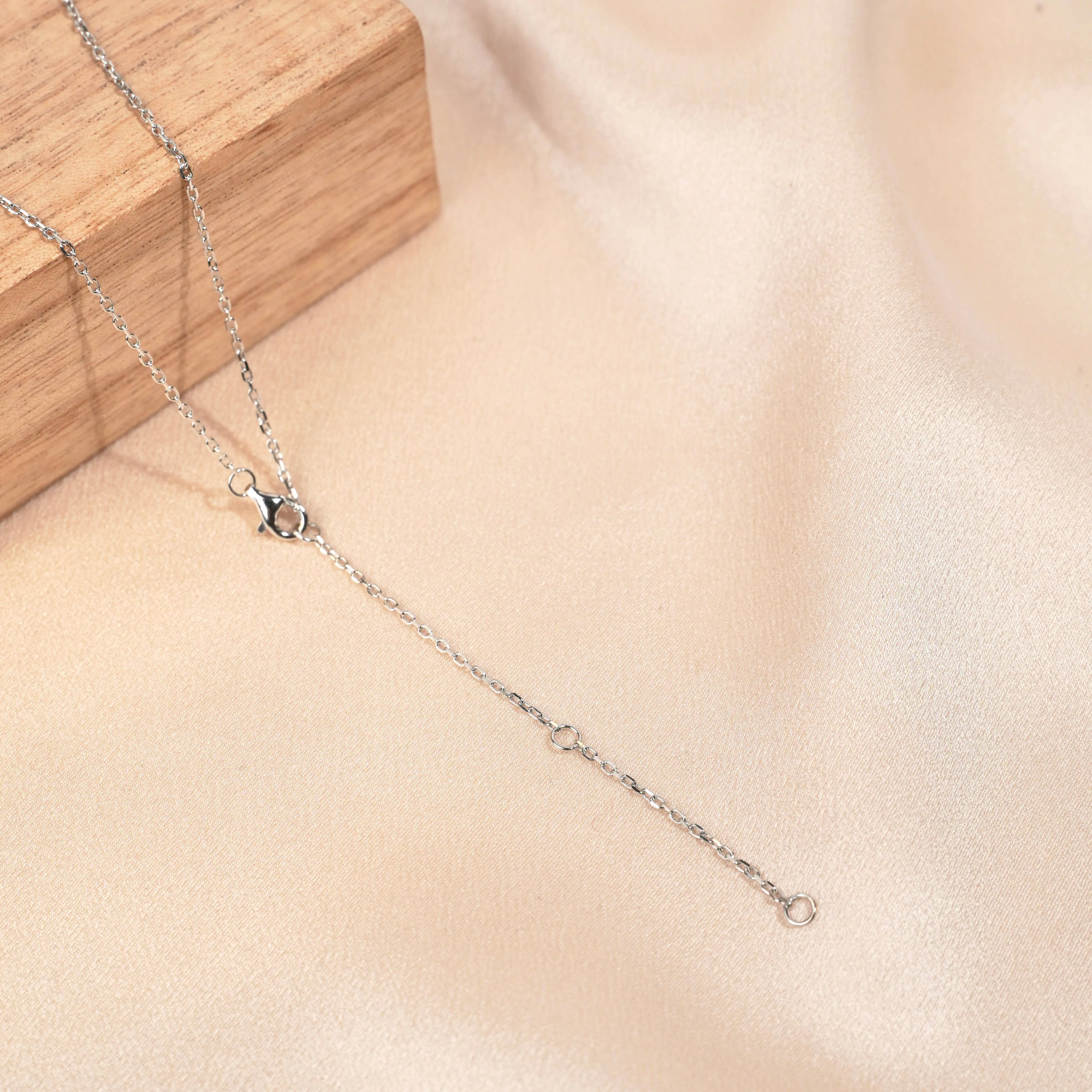 Victoire Collection - 18k gold plated necklace: Silver