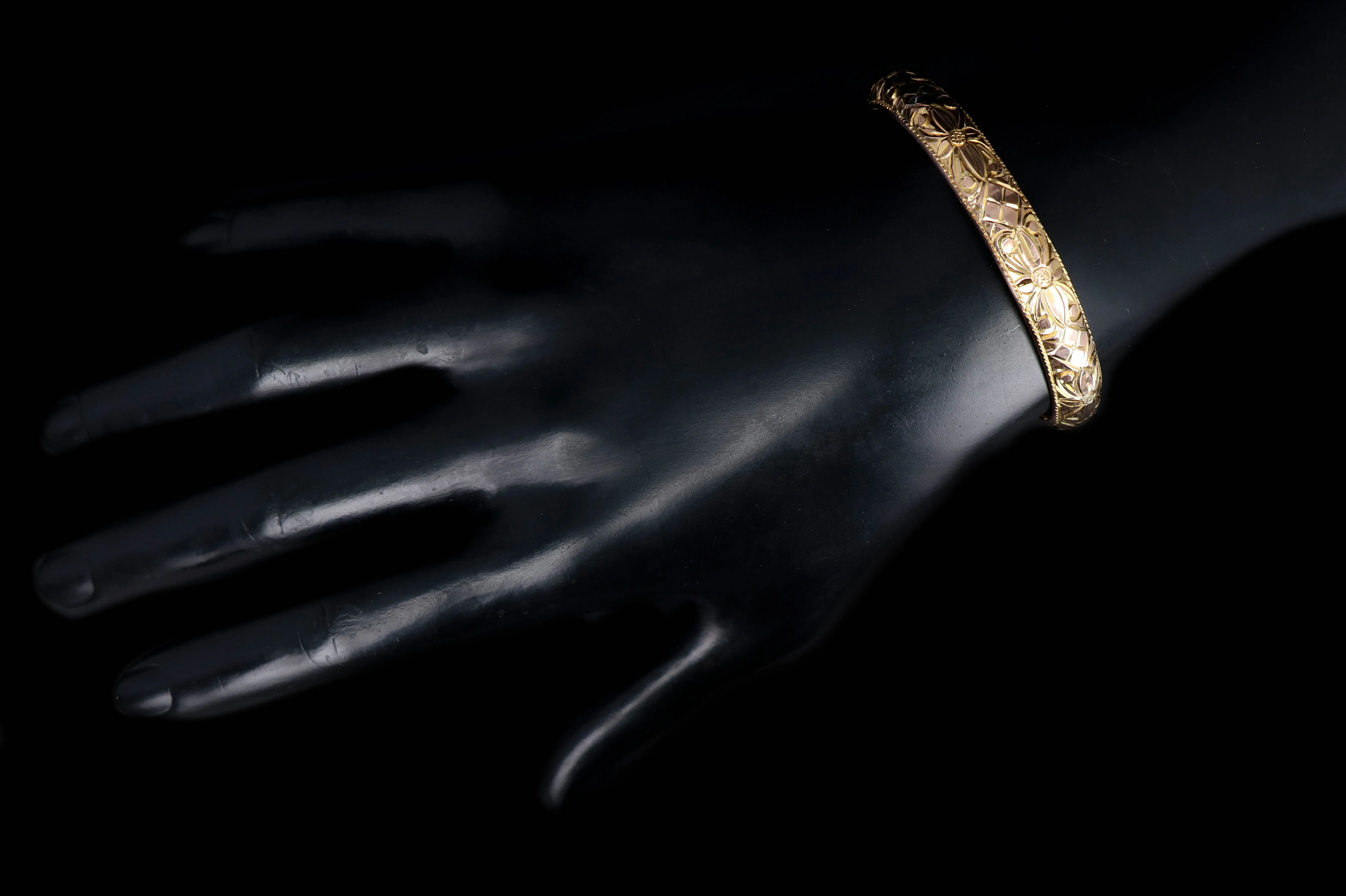 Vintage 14K Yellow Gold Floral Motif Bangle