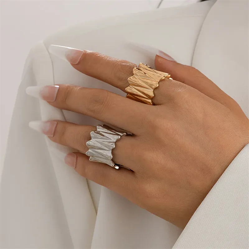 Vintage Geometric Wave Chunky Rings for Lady